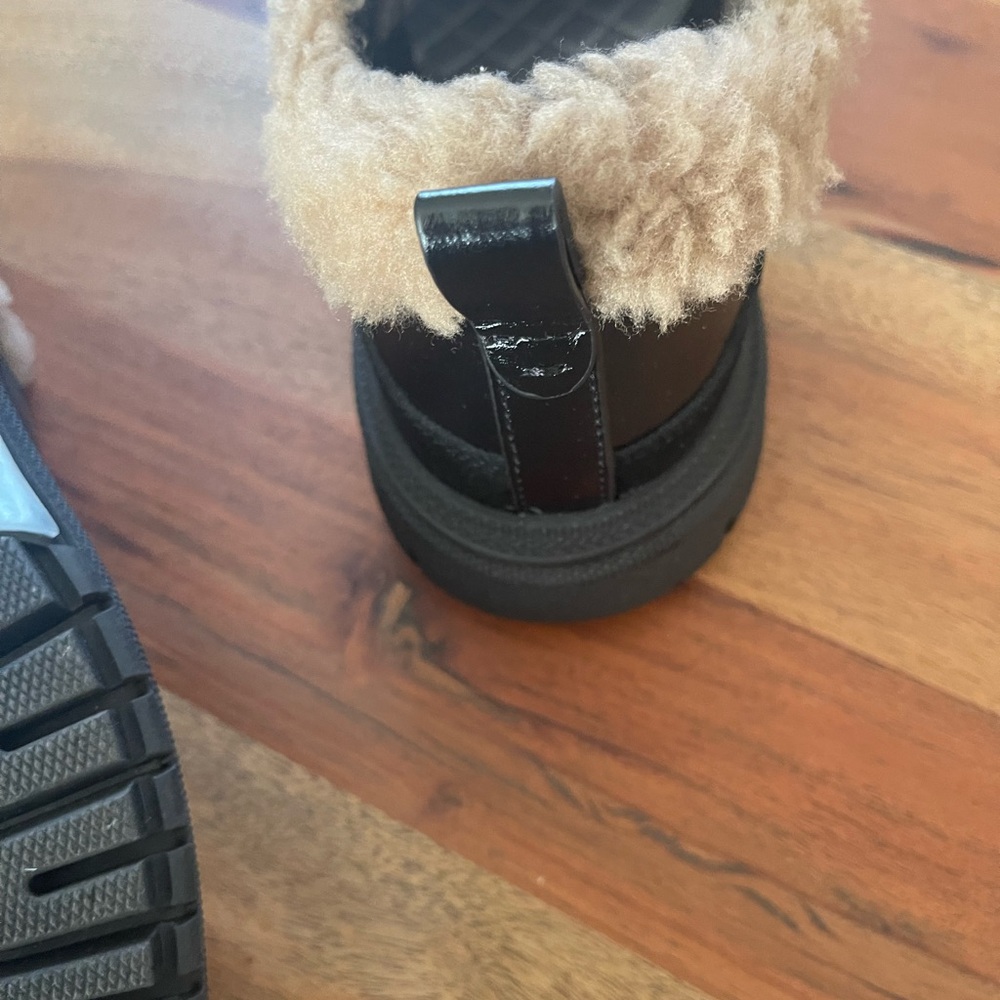 CHANEL Black and Brown Shearling Sneakers - Picture 4 of 7